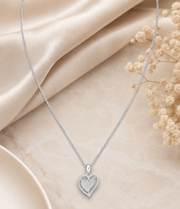 ChatGPT Image 22 jul 2026, 11_37_20 p.m. Cadena de Plata 925 con Dije de Corazón